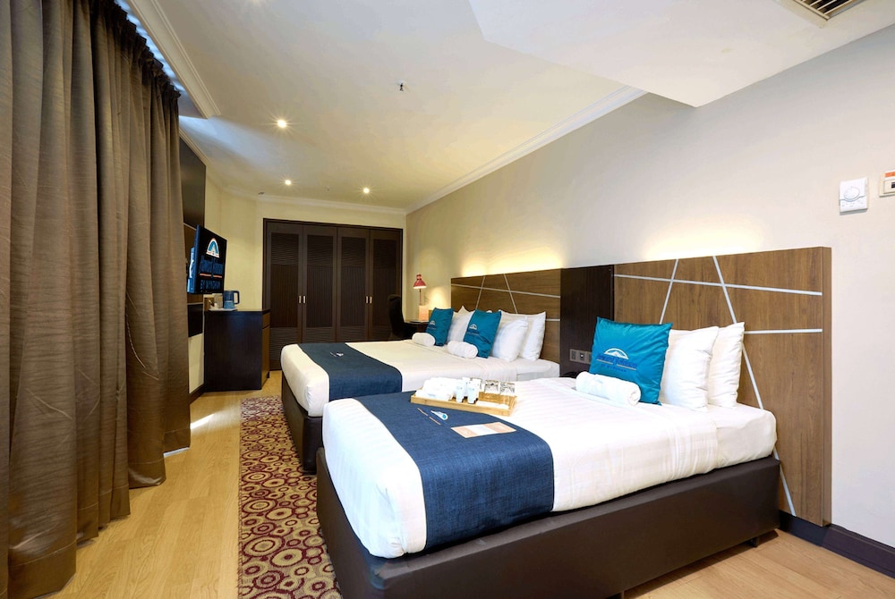 Superior Room, 1 King Bed with 1 Single Bed, Non Smoking photo 3
