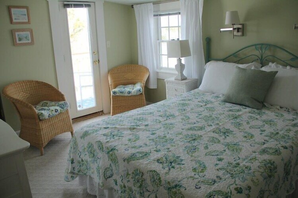 Queen Room with Balcony: 303 photo 2