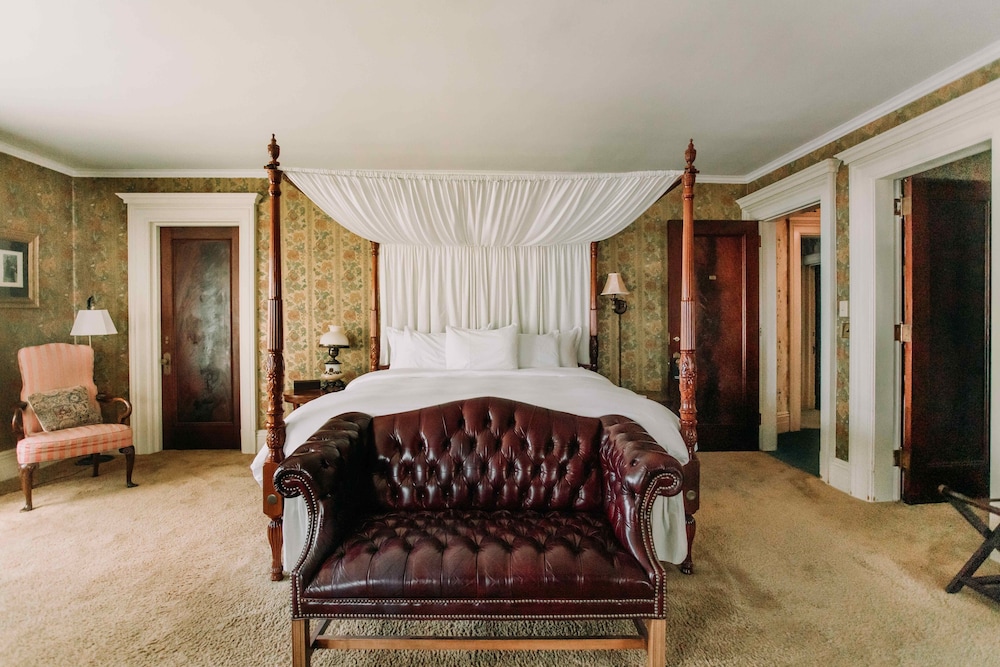 Deluxe Studio Suite