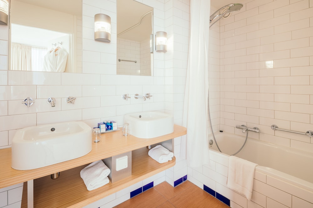 Suite, River View (Captain) photo 2