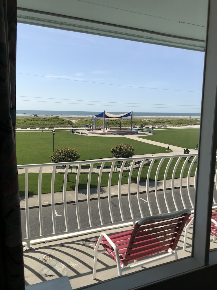 Standard Room, 2 Double Beds, Oceanfront, 3rd Floor photo 2