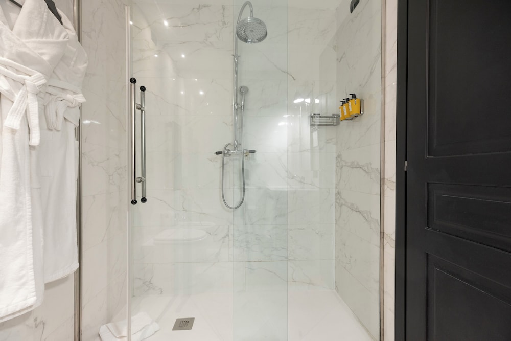 Suite, Jetted Tub
