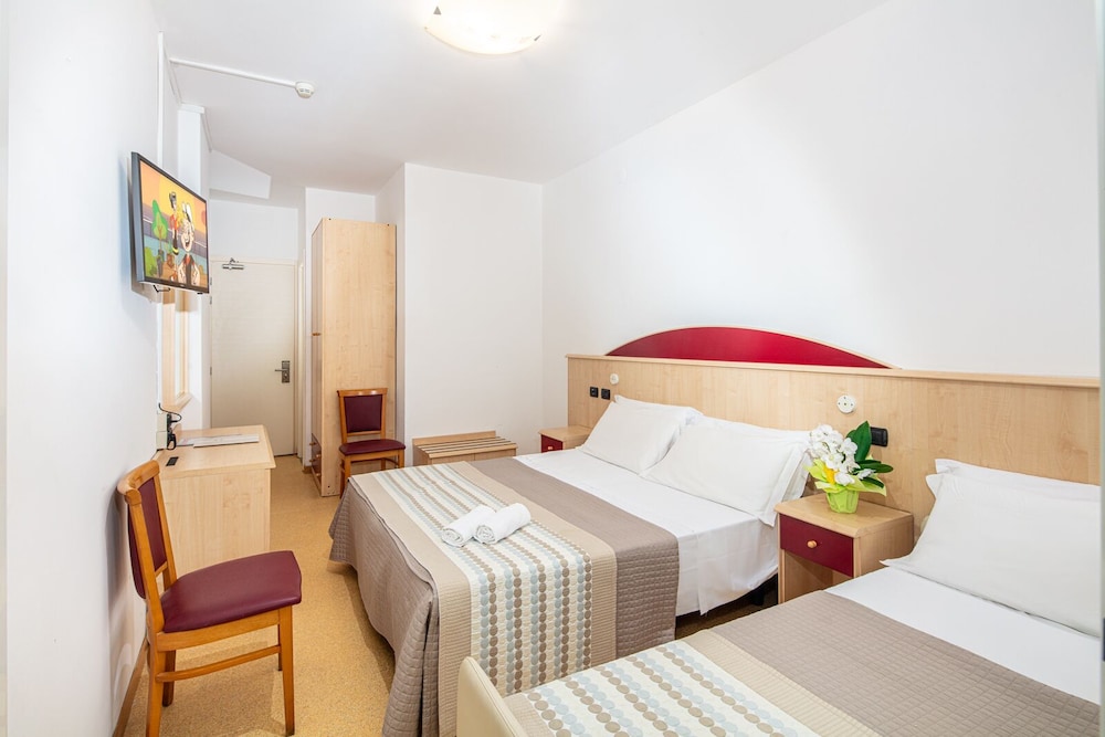 Comfort Quadruple Room, Balcony photo 2
