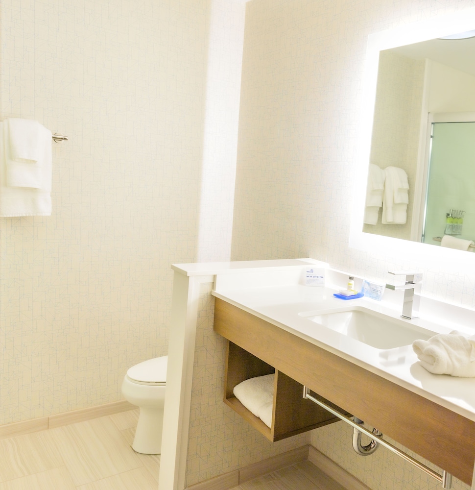 Suite, 2 Queen Beds, Accessible (Mobility Access Tub) - Photo 3