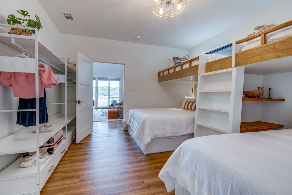 House (4 Bedrooms) photo 3