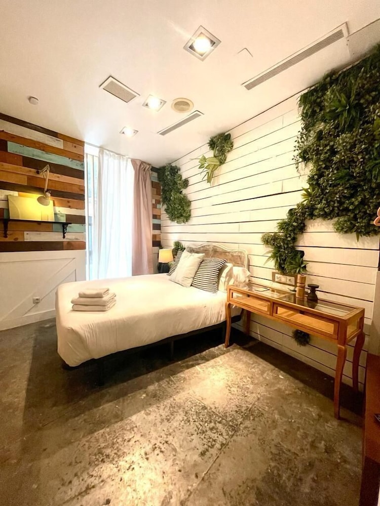 Deluxe Double Room, Bathtub