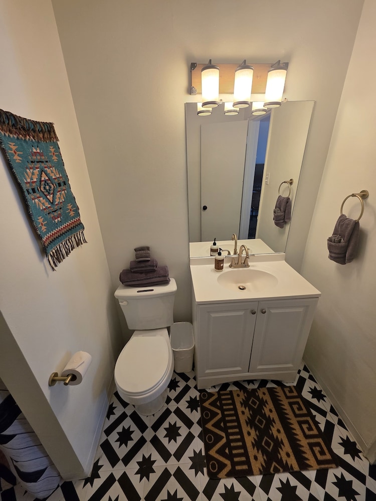 Traditional Single Room, 1 Queen Bed