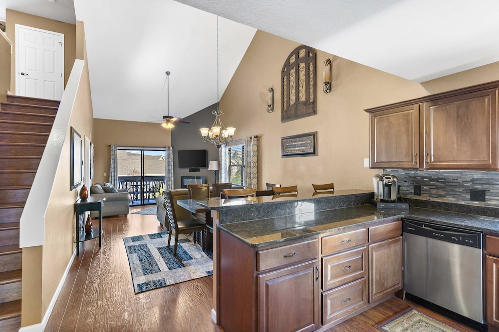 Condo, Multiple Beds, Fireplace (Branson Blessing)