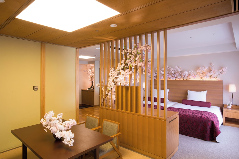 Sakura Japanese and Western Family room (with Tatami area, 2 Beds & 2 Futon) - Photo 3