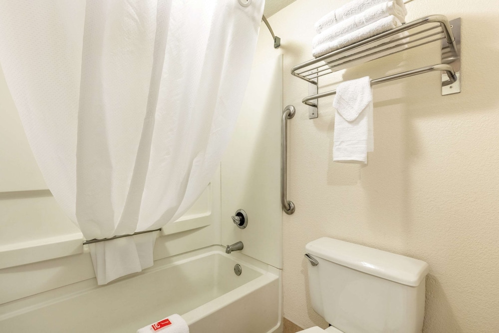 Suite, 2 Queen Beds, Smoking photo 2
