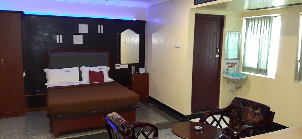 Business Double or Twin Room, Multiple Beds, City View photo 3