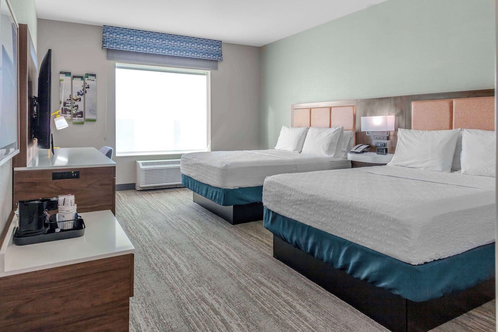 Room, 2 Queen Beds, Accessible (Mobility & Hearing, Roll-In Shower) photo 1