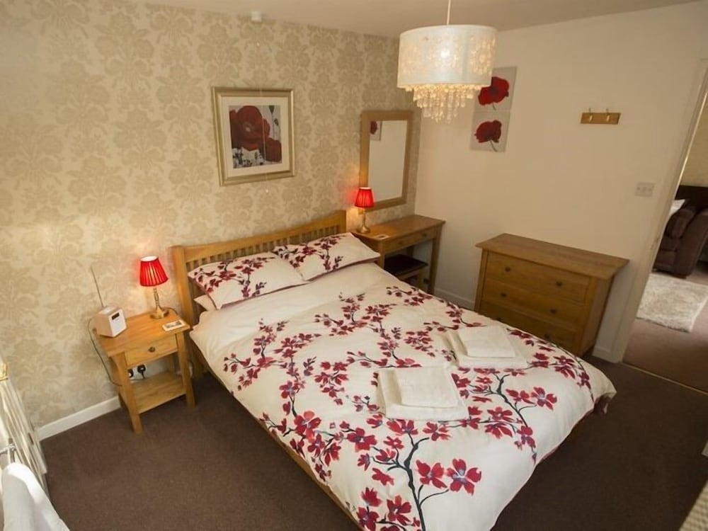 Suite, Ensuite photo 2