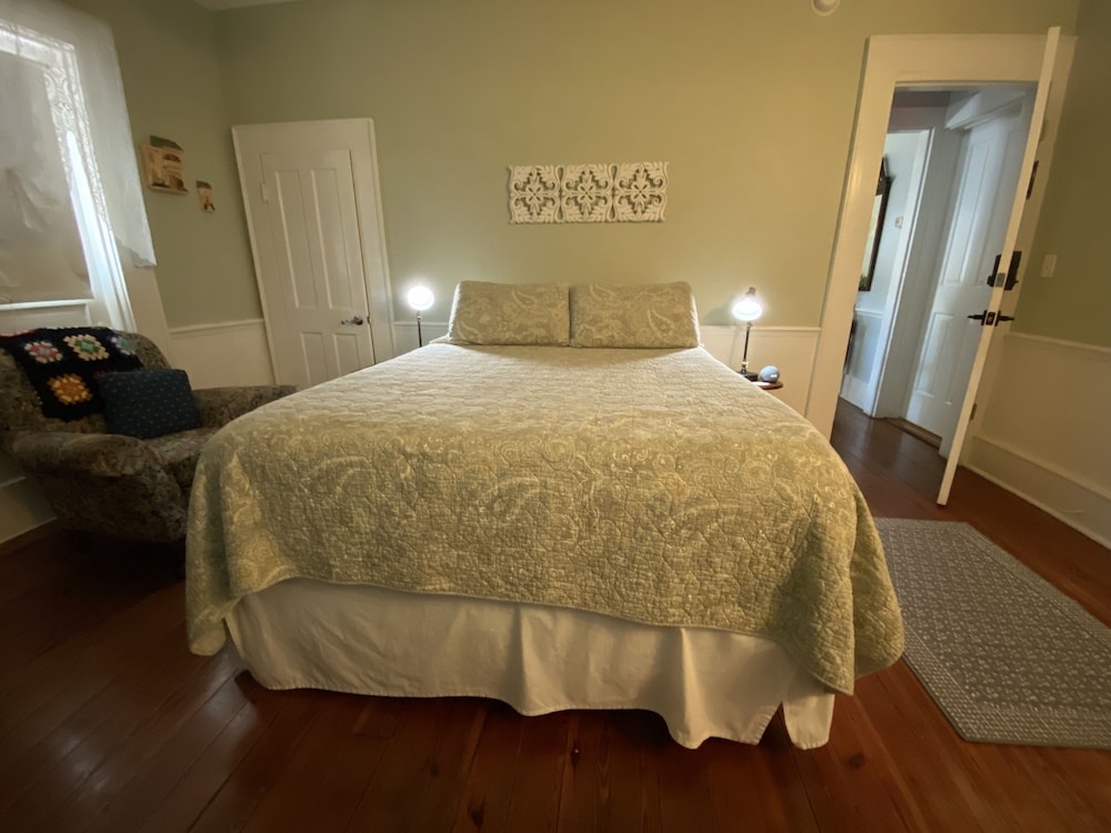 Room, 1 Queen Bed (Mister Charlie's Room) photo 1