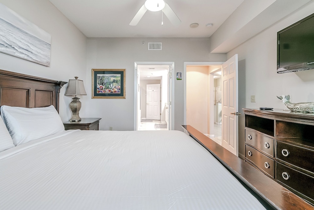 Condo, Multiple Beds, Pool Access, Ocean View (Legacy Tower 1 -303)
