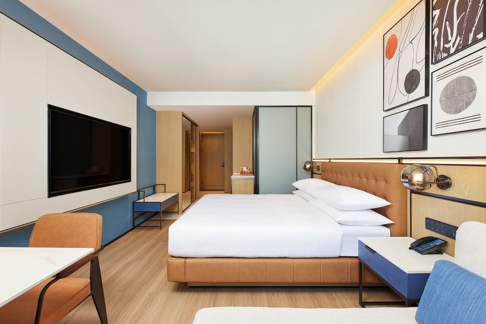 Room, 1 King Bed, City View photo 2
