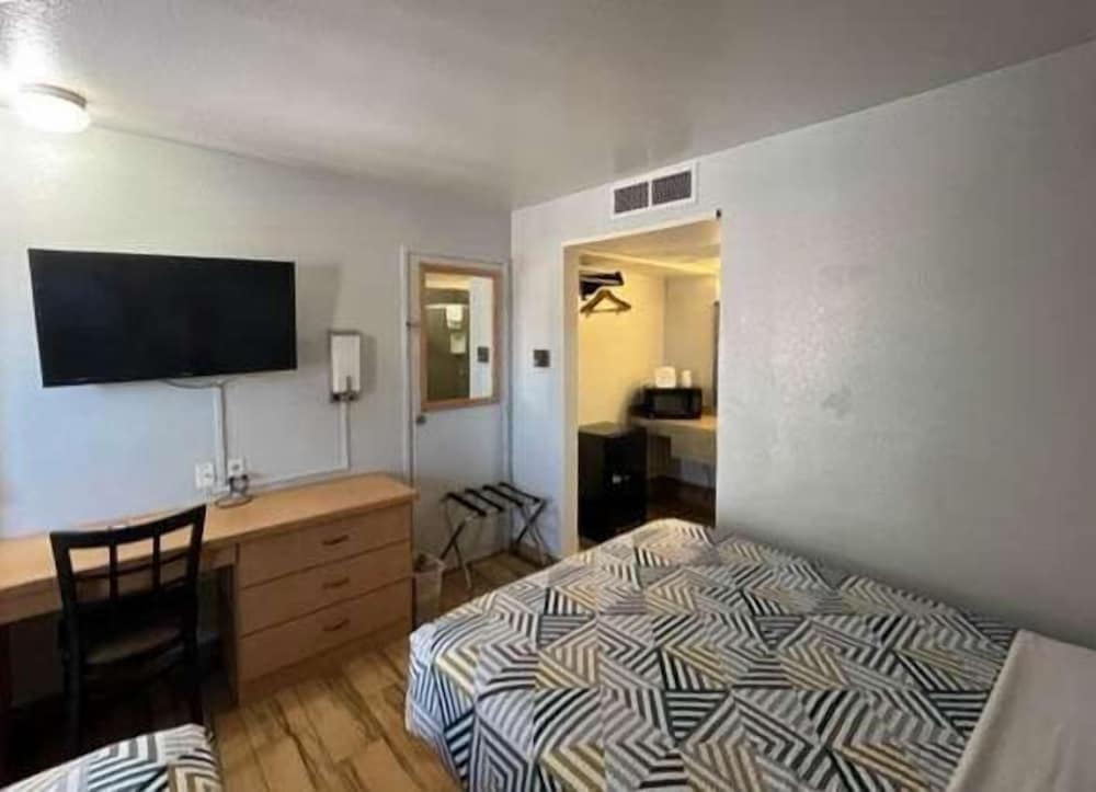 Deluxe Room, 2 Double Beds, Non Smoking, Refrigerator & Microwave - Photo 5