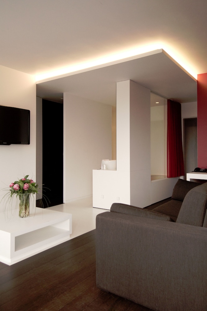 Deluxe Suite - Photo 6