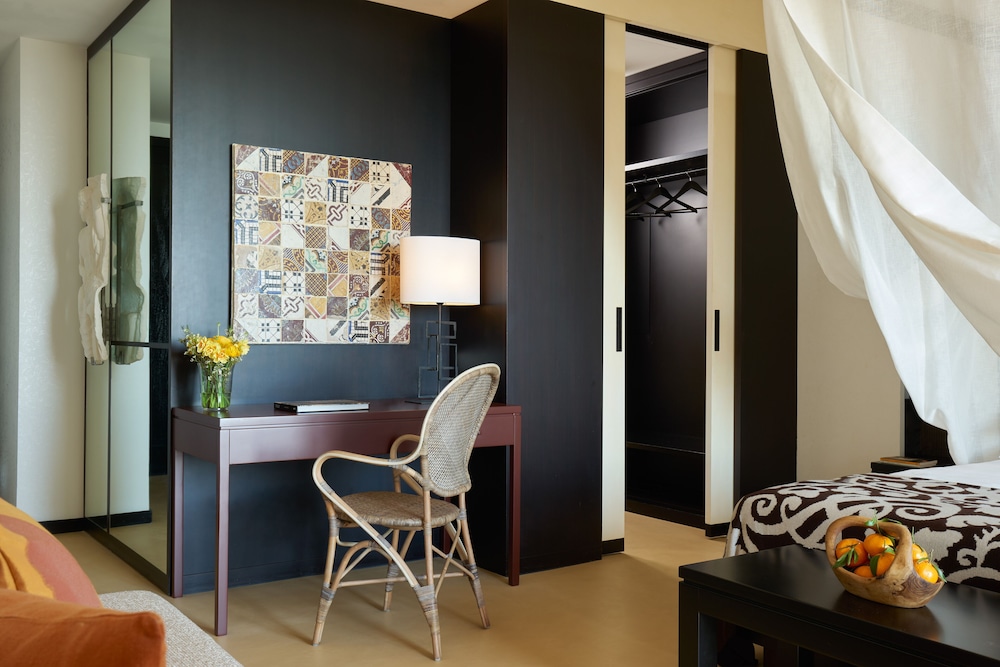Deluxe Room - Photo 3