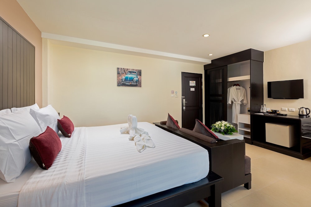 Deluxe Room - Photo 3