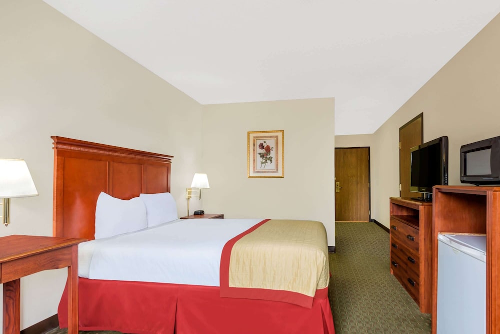 Room, 1 Queen Bed, Accessible, Non Smoking (Mobility) photo 1