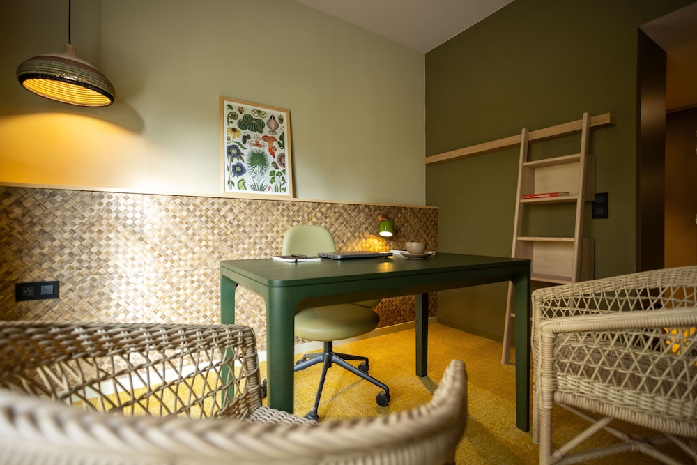 Business Room - Photo 3