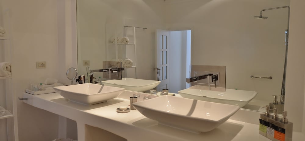 Superior Suite - Photo 5