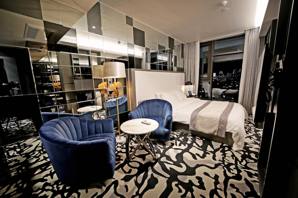 Signature Room photo 1
