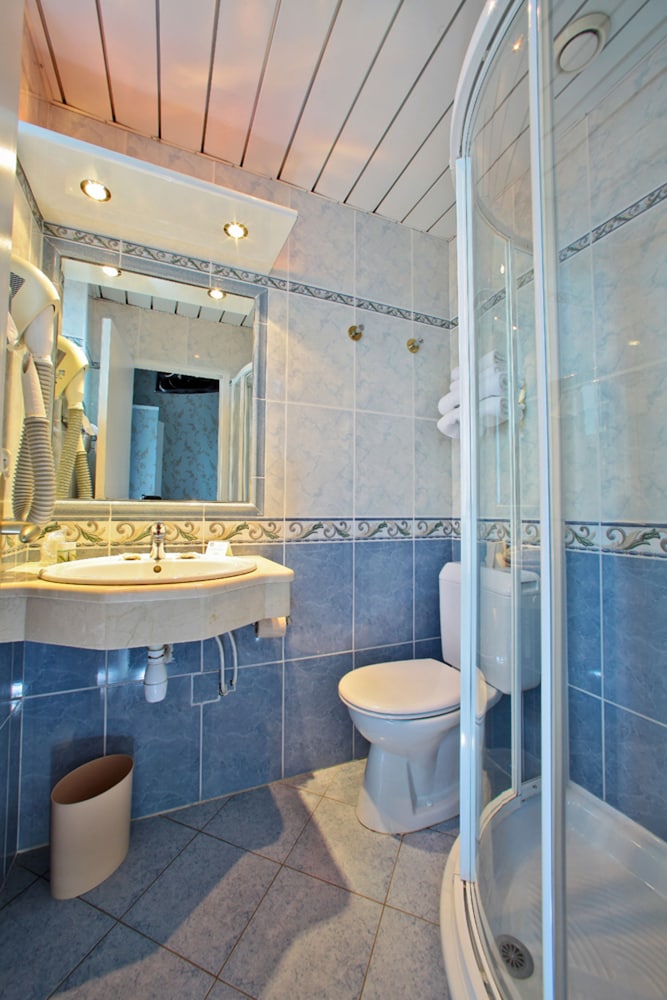 Comfort Room, 1 Double Bed, Non Smoking (Converts to 2 Twin Beds) photo 3