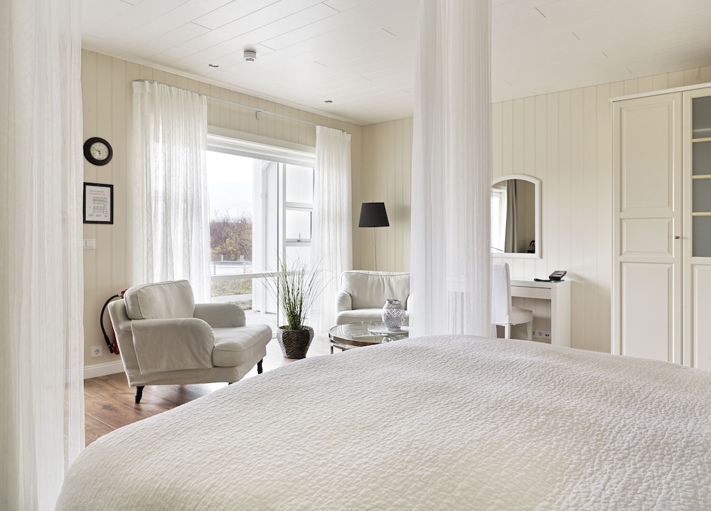 Junior Suite with Hot Tub Access - Photo 12