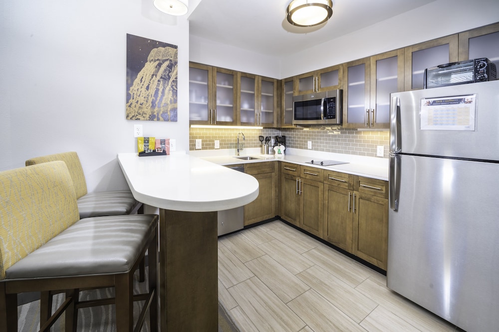 Suite, 1 Bedroom, Accessible, Kitchen (Communications) - Photo 4