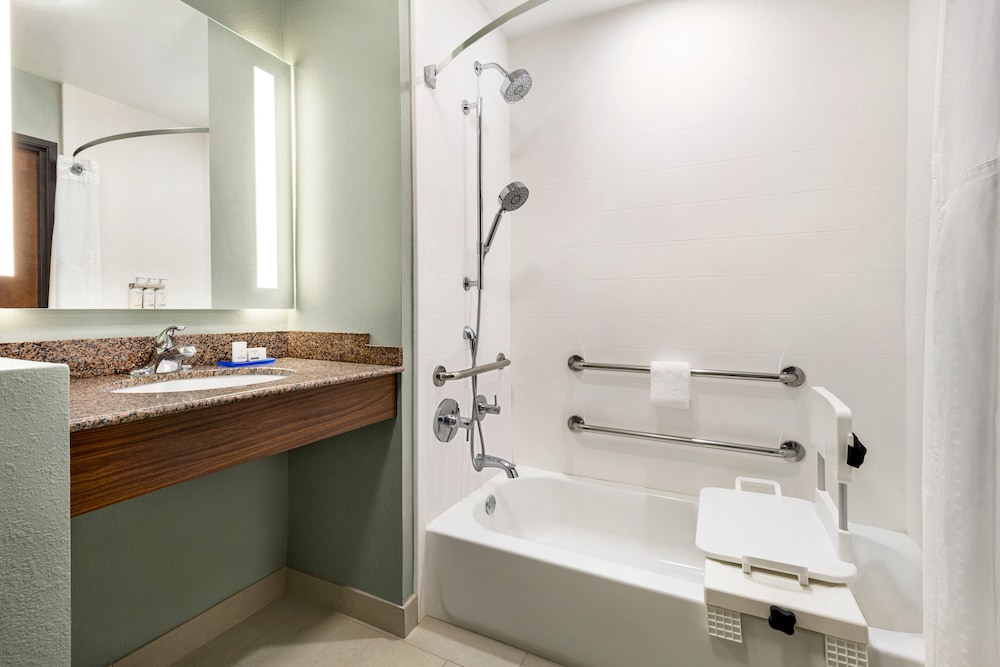 Suite, 2 Queen Beds, Accessible (Communications, Accessible Tub) - Photo 5