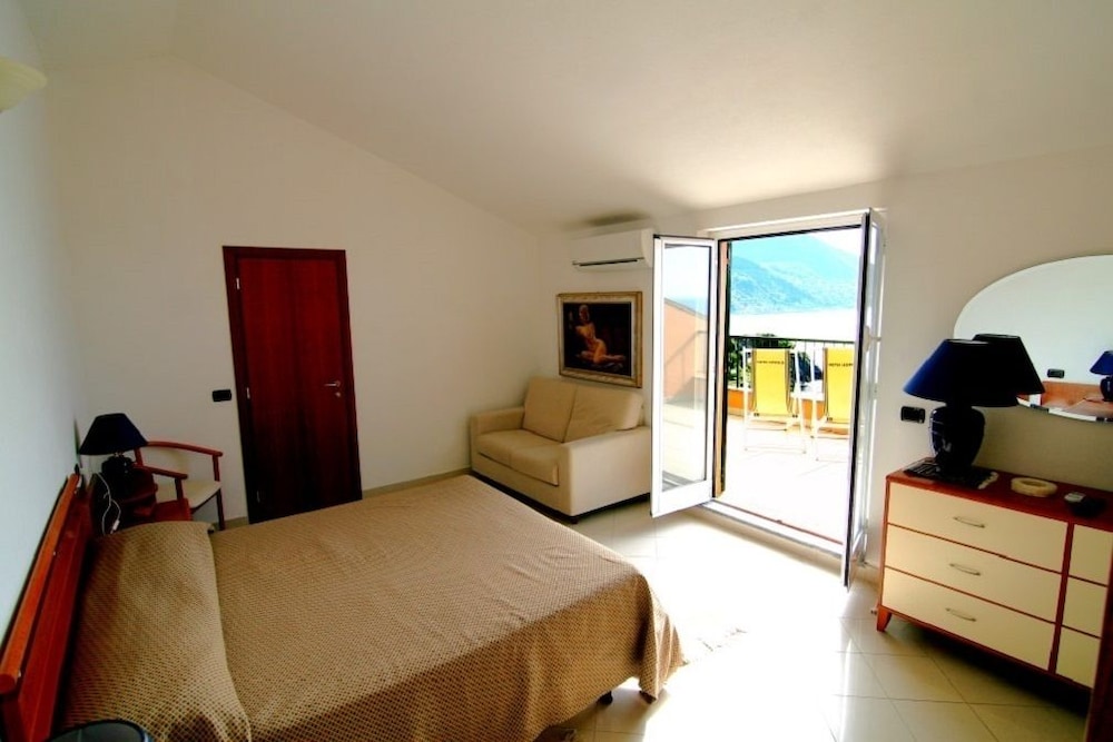 Double Room, Balcony, Sea View photo 1
