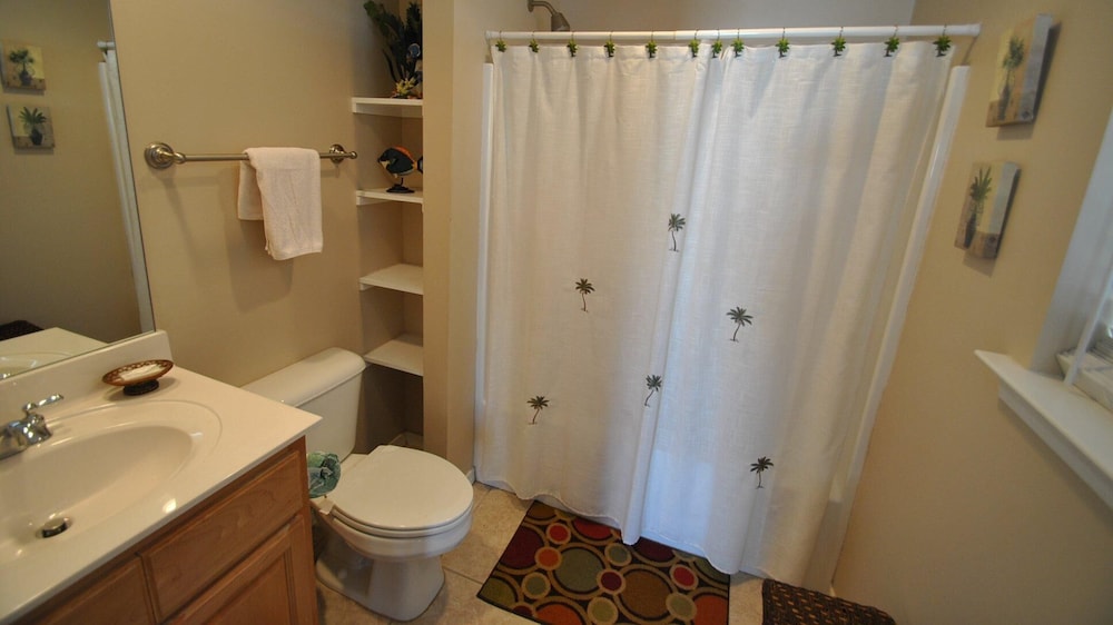 House, Multiple Beds (Kowabunga - 102 Shell Ct) photo 2