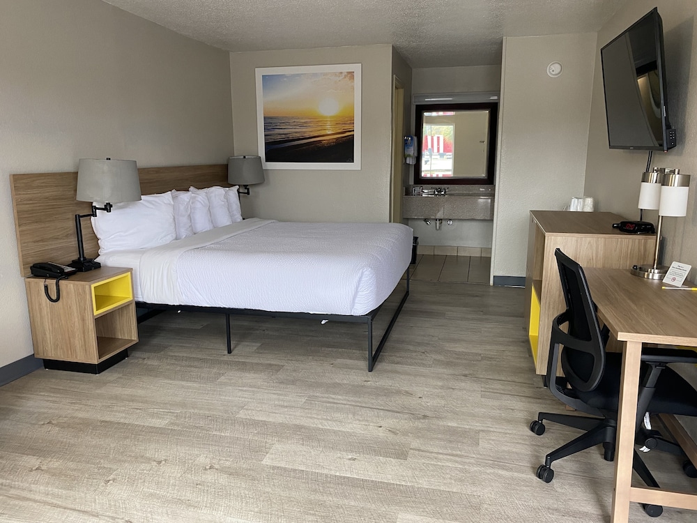 Room, 1 King Bed, Accessible, Non Smoking - Photo 1