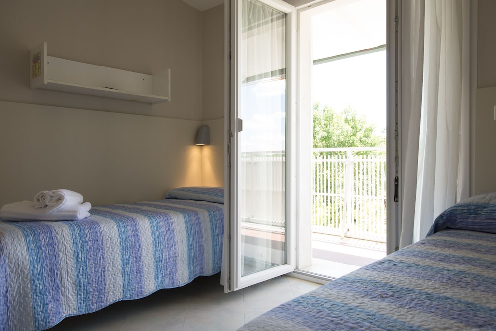 Standard Double or Twin Room, Balcony photo 3