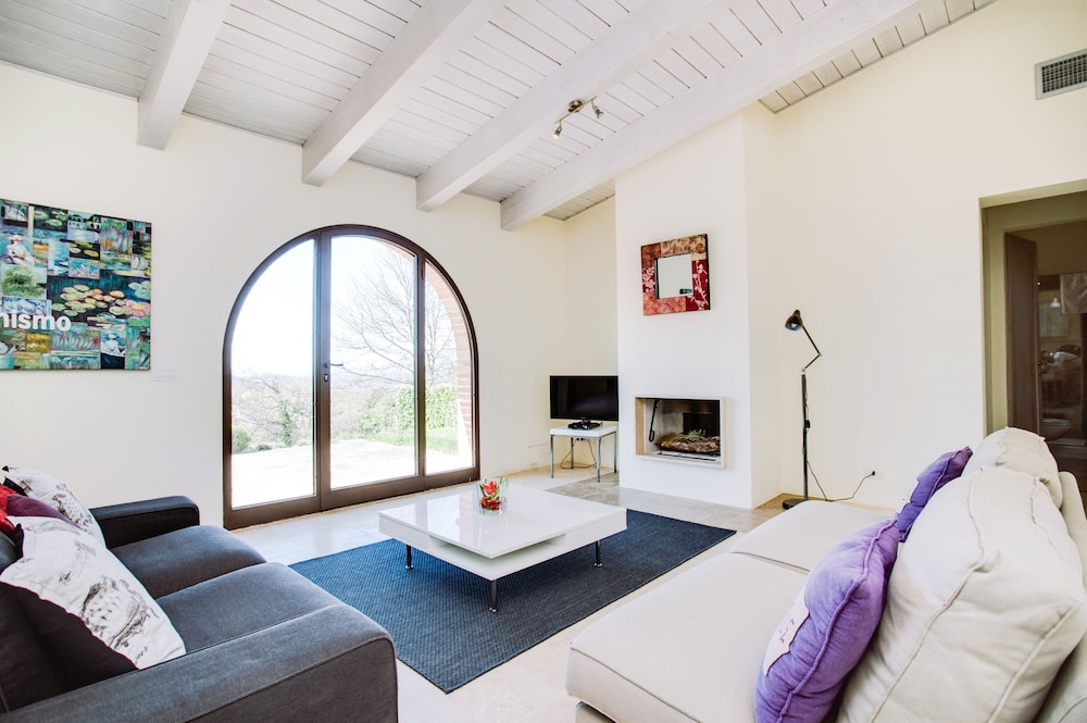 Villa photo 1