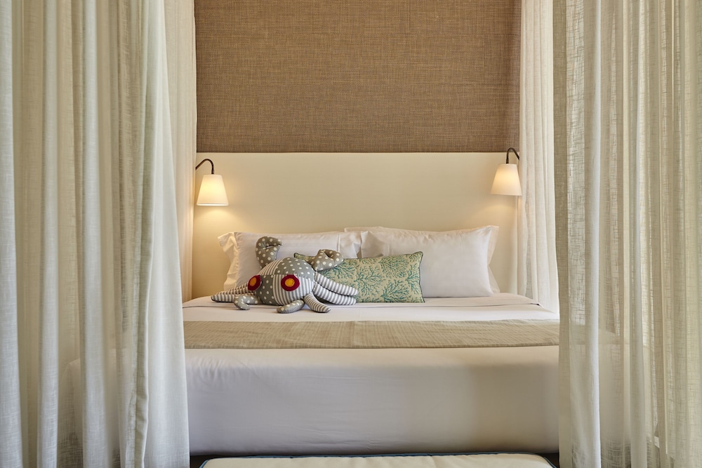 1-Bedroom Beachfront Pool Villa - Photo 3