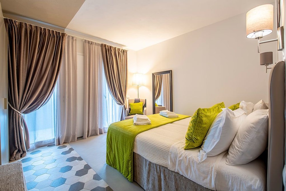 Deluxe Double or Twin Room, Private Bathroom photo 2