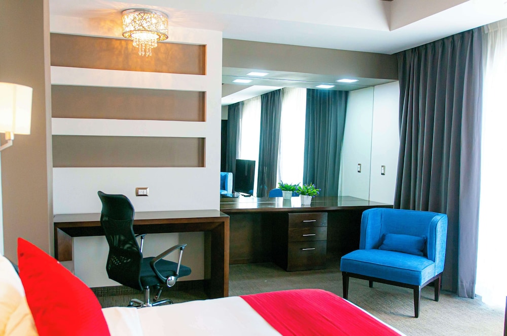 Suite, 1 King Bed, Non Smoking, Jetted Tub (2nd Floor) photo 1