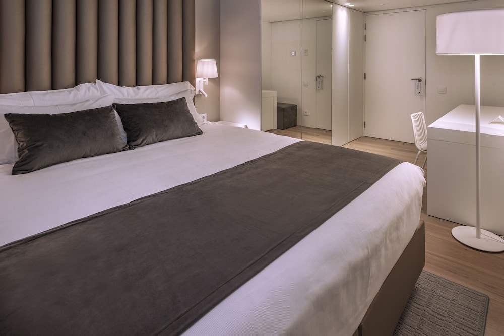 Double or Twin Room - Photo 3