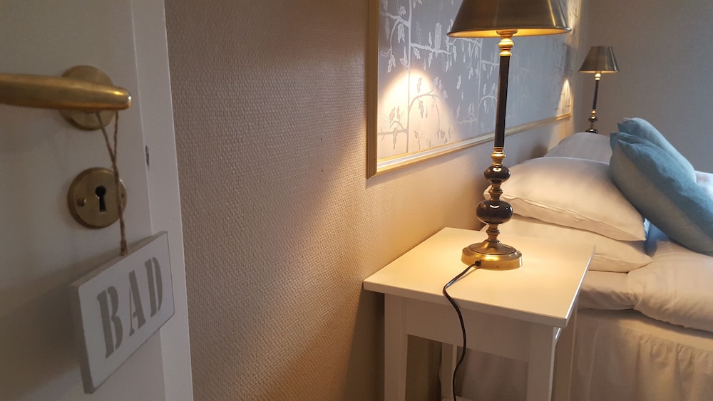 Junior Double Room, 1 Bedroom, Bathtub photo 2