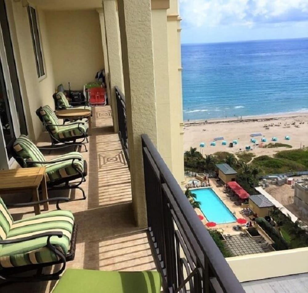 Largest Condo, 2 Bedroom 2 Bath, Ocean View, Exclusive44 ft Terrace+Dining Table,Kitchen,Washer-Drye