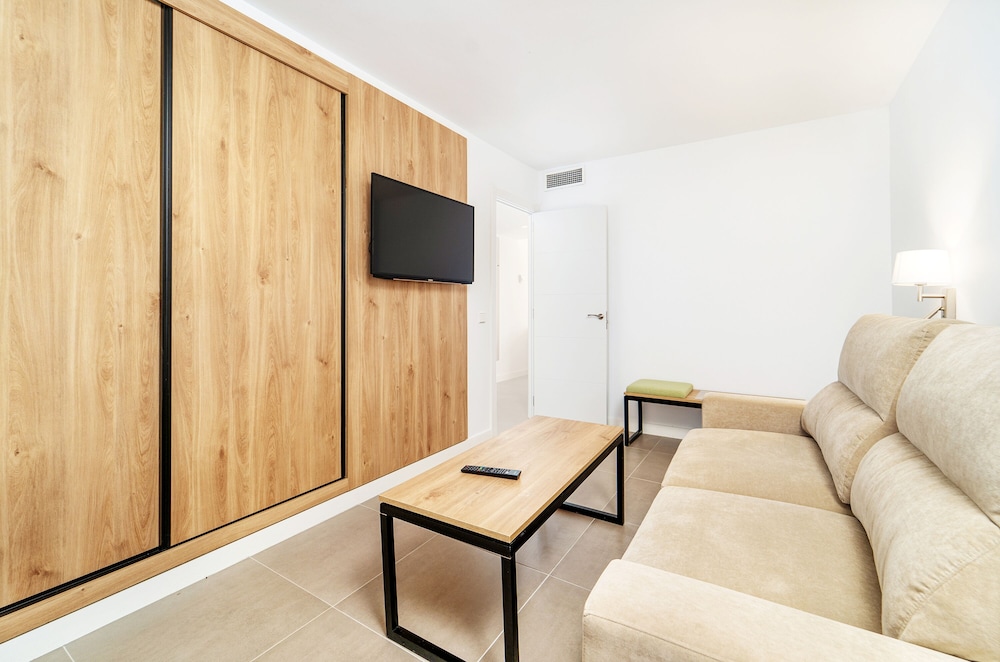 Deluxe Suite, Partial Sea View
