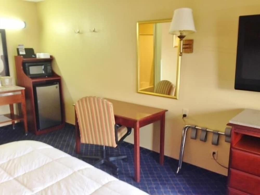 Room, 2 Double Beds, Non Smoking - Photo 7