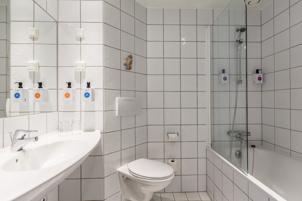 Deluxe Double or Twin Room, Balcony (Fjord View) - Photo 8