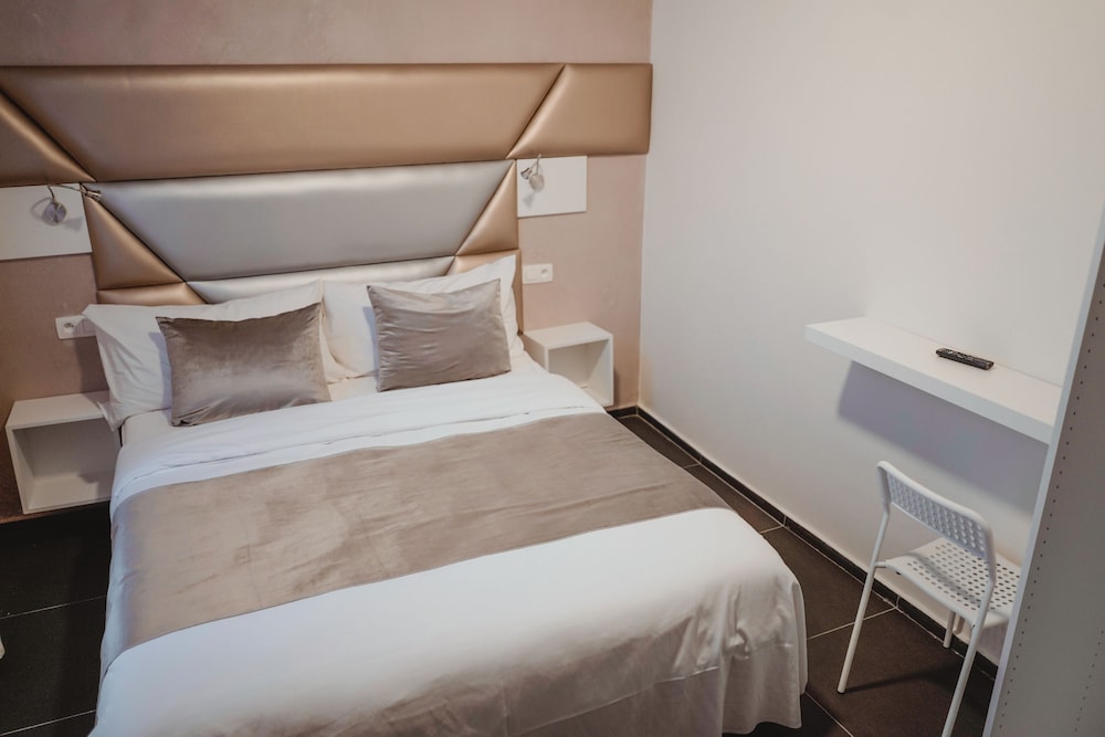 Standard Double Room - Photo 2
