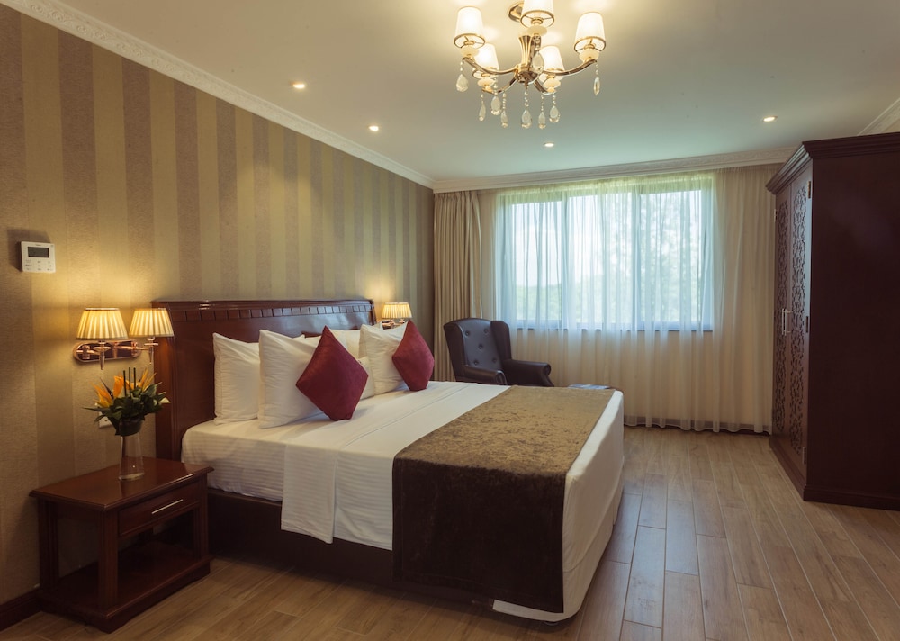 Woodlands State Suite photo 1