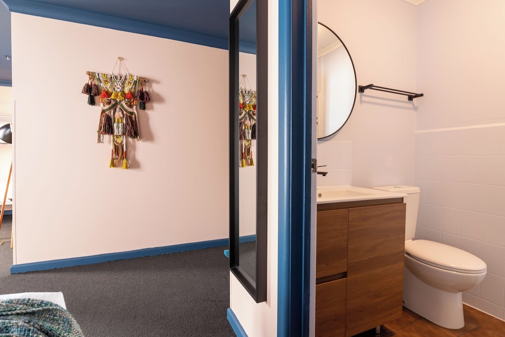 Standard Room (Quad), Private Bathroom - Photo 4