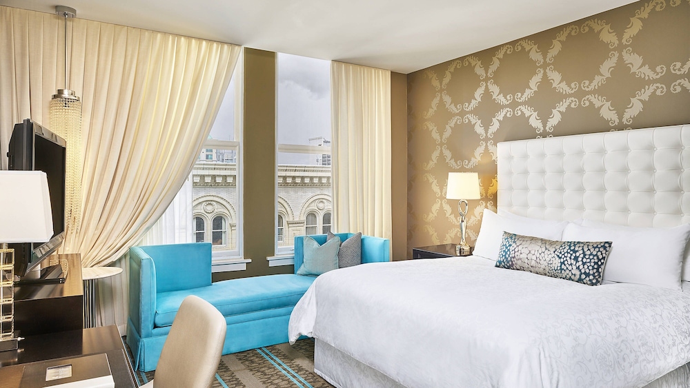 Suite, 1 King Bed photo 3